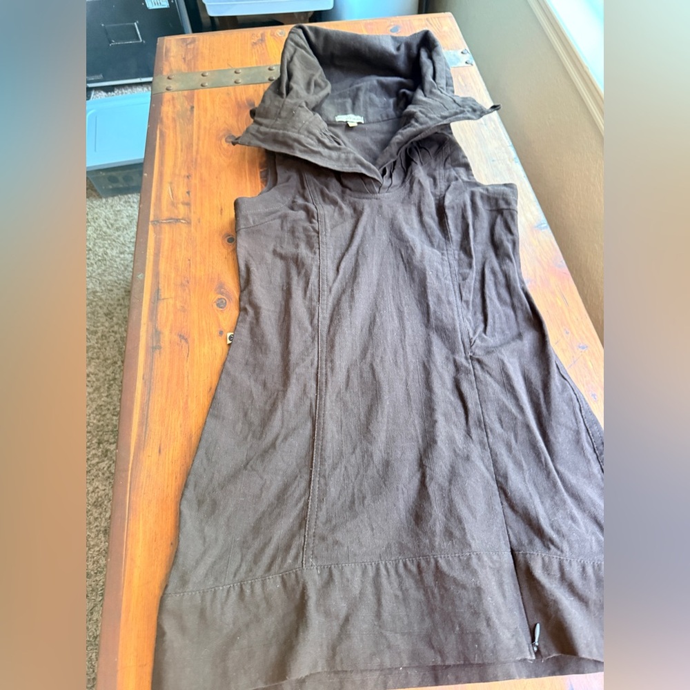 Women’s Hooded Sleeveless Tunic Top in Dark Brown